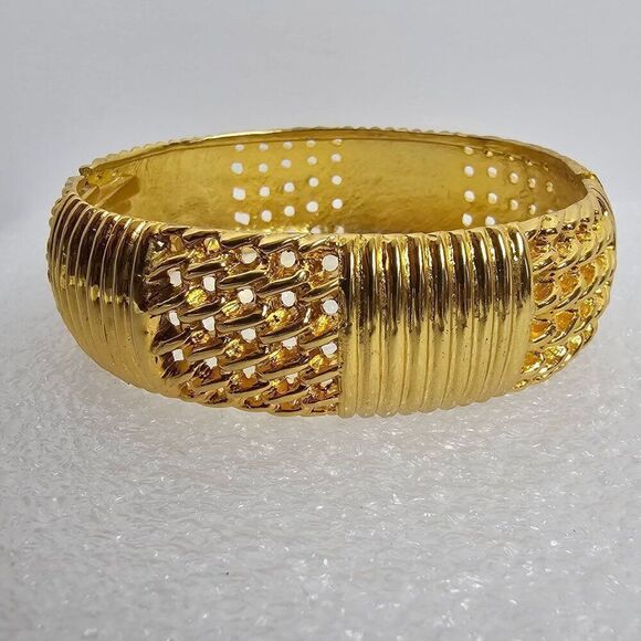 Vintage Gold Tone Hinged Clamper Bracelet Stripe Open Work Chunky Statement - Picture 1 of 13